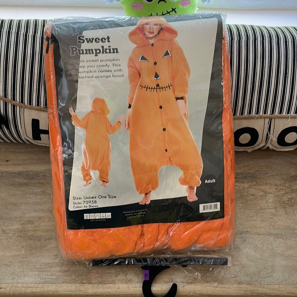 Music Legs Sweet Pumpkin Hooded Onesie NWT